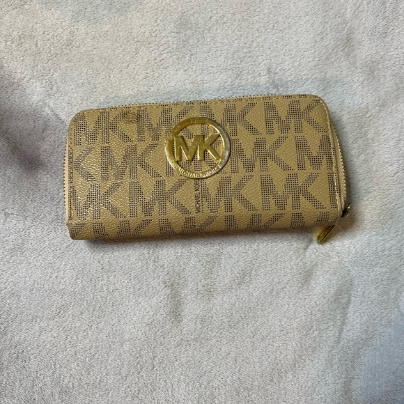 Michael Kors Tan Wallet - Picture 1 of 7